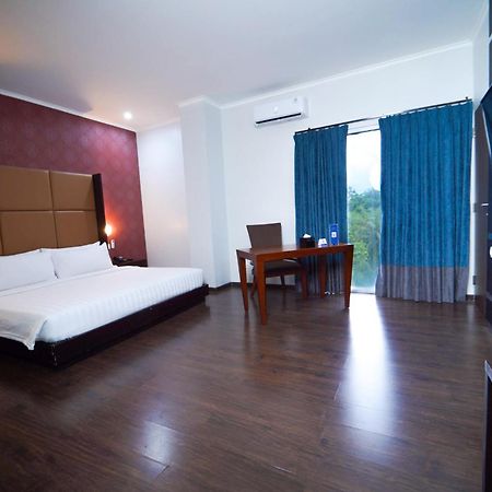 Noola Hotel Cilacap Bagian luar foto