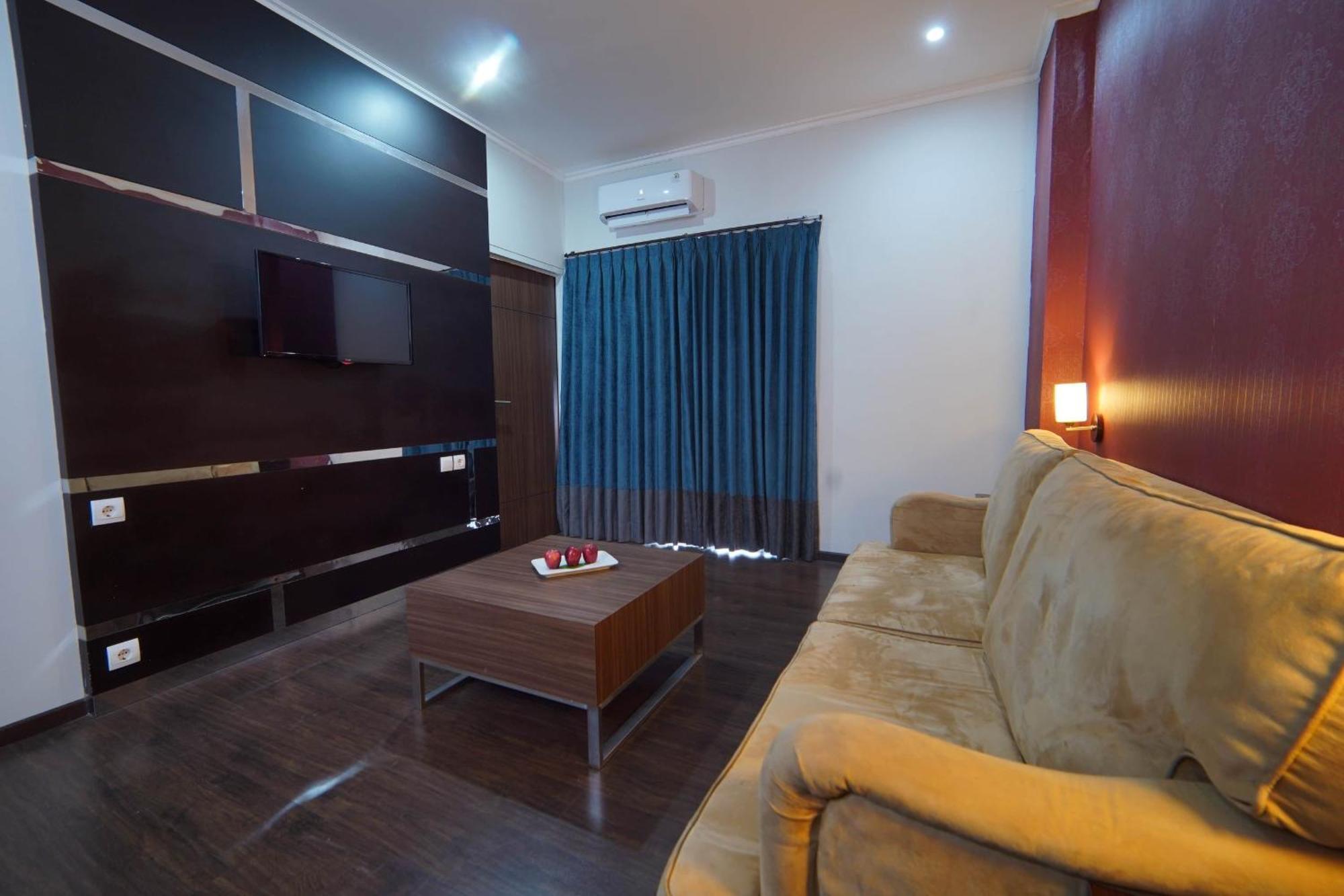 Noola Hotel Cilacap Bagian luar foto